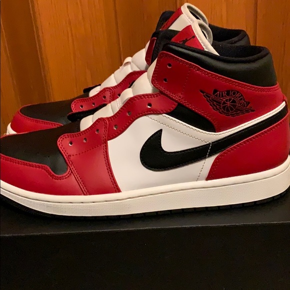 Air Jordan 1 - Picture 3 of 6